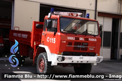 Iveco 80-17
Vigili del Fuoco
Comando Provinciale di Pescara
VF 15865
Parole chiave: Iveco 80-17 VF15865