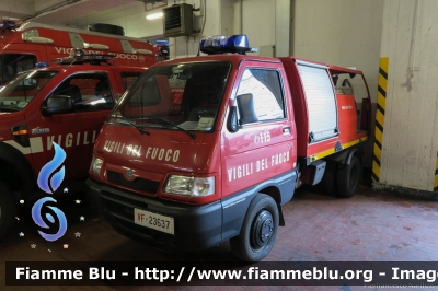 Piaggio Porter Colibrì 4x4 II serie
Vigili del Fuoco
Comando Provinciale di Genova
AutoPompaSerbatoio allestimento Piemme Antincendi
VF 23637
Parole chiave: Piaggio Porter_Colibrì_4x4_IIserie VF23637