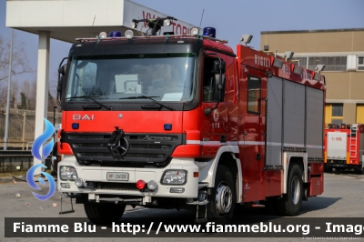 Mercedes-Benz Actros 1832 II serie
Vigili del Fuoco
Comando Provinciale di Torino
AutoPompaSerbatoio bimodale (strada-rotaia) allestimento Bai
VF 24126
Parole chiave: Mercedes-Benz Actros_1832_IIserie VF24126+