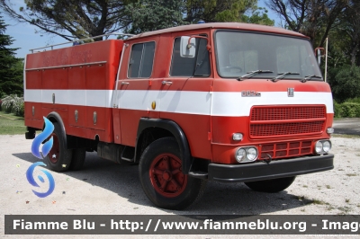 Fiat 662N3 
Marina Militare Italiana
Servizio Antincendio
Ex Maricommi di Ancona,
venduto successivamente al 
"Aero Club Pesaro" ed ora 
di proprietà di un collezionista
AutoPompaSerbatoio allestimento Antonicelli
Parole chiave: Fiat 662N3