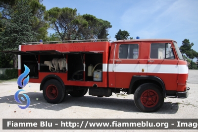 Fiat 662N3 
Marina Militare Italiana
Servizio Antincendio
Ex Maricommi di Ancona,
venduto successivamente al 
"Aero Club Pesaro" ed ora 
di proprietà di un collezionista
AutoPompaSerbatoio allestimento Antonicelli
Parole chiave: Fiat 662N3