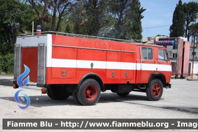 Fiat 662N3 
Marina Militare Italiana
Servizio Antincendio
Ex Maricommi di Ancona,
venduto successivamente al 
"Aero Club Pesaro" ed ora 
di proprietà di un collezionista
AutoPompaSerbatoio allestimento Antonicelli
Parole chiave: Fiat 662N3