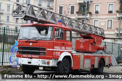 Fiat 684N
Vigili del Fuoco
Comando Provinciale di Milano
Distaccamento Cittadino di Cuoco
AutoScala da 30 metri allestimento Magirus-Macchi
VF 10068


Parole chiave: Fiat 684N VF10068