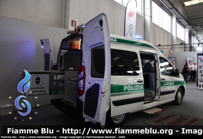 Fiat Scudo IV Serie
Unità Mobile Polizia Locale Regione Lombardia
Prototipo Allestito dalla Olmedo S.p.a.
Livrea Retroriflettente Realizzata da Reflexite
Parole chiave: Fiat Scudo_IVSerie_Prototipo Olmedo_Polizia Locale Lombardia_REAS 2009