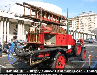 Fiat 15 Ter
Corpo Pompieri Civici Genova
Collezione Storica del Comando Provinciale di Genova
Anno 1916
Parole chiave: Fiat 15_Ter_VVF festa_forze_armate