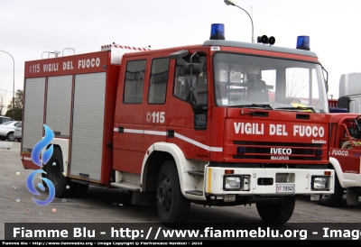 Iveco EuroFire 150E27 I serie
Vigili del Fuoco
Fotografato presso l'officina Iveco Luigi Ferrari
VF 18945
Parole chiave: Iveco EuroFire_150E27_Iserie VF18945