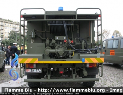 Iveco EuroCargo 100E21 4x4 II Serie
Marina Militare Italiana
Servizio Antincendio Presso la Base Maristaeli Luni
MM BK 574
Parole chiave: Iveco_EuroCargo_Marina_Militare_festa_forze_armate