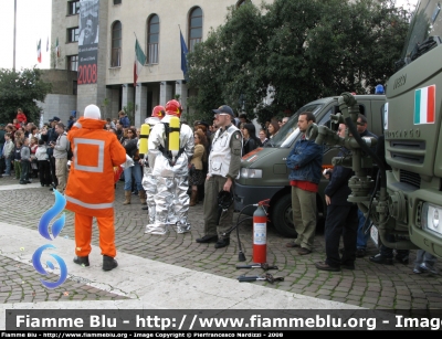 Simulazione Antincendio del Personale della Marina Militare Italiana
Festa Forze Armate - La Spezia
Parole chiave: Simulazione_Antincendio_Marina_Militare_festa_forze_armate