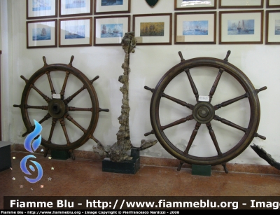 Timoni di Guida in Legno
Museo Tecnico Navale della Marina Militare Italiana di La Spezia
Parole chiave: Timoni_di_Guida_Museo_Marina_festa_forze_armate