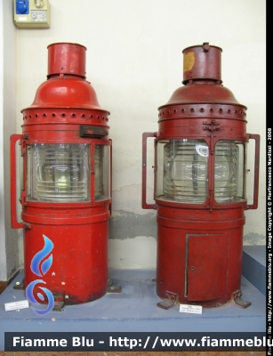 Lampade a Petrolio
Museo Tecnico Navale della Marina Militare Italiana di La Spezia
Parole chiave: Lampade_a_Petrolio_Museo_Marina_festa_forze_armate