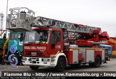 Iveco EuroFire 150E27 I serie
Vigili del Fuoco
Comando Provinciale di Frosinone
AutoScala da 37 metri allestimento Iveco-Magirus
fotografata presso l'officina Iveco Luigi Ferrari
VF 21916
Parole chiave: Iveco EuroFire_150E27_Iserie VF21916