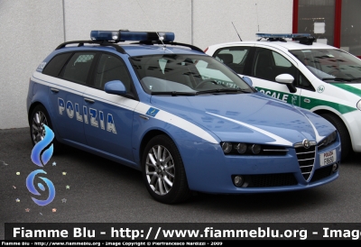 Alfa Romeo 159 Sportwagon Q4
Polizia di Stato
Polizia Stradale
POLIZIA F8650
Parole chiave: Alfa-Romeo 159 Sportwagon_POLIZIAF8650_REAS 2009