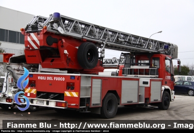 Iveco EuroFire 150E27 I serie
Vigili del Fuoco
Comando Provinciale di Perugia
Fotografato presso l'officina Iveco Luigi Ferrari
VF 19390
Parole chiave: Iveco EuroFire_150E27_Iserie VF19390