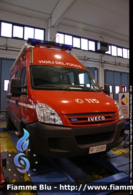 Iveco Daily IV serie
Vigili del Fuoco
Comando Provinciale di Teramo
VF 25381
Fotografato presso l'officina Iveco Luigi Ferrari
Parole chiave: Iveco Daily_IVserie VF25381