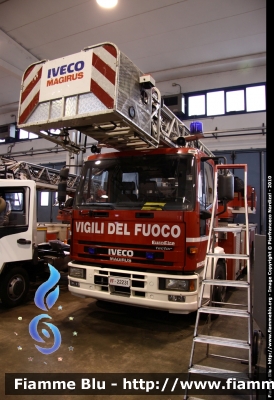 Iveco EuroFire 150E27 I serie
Vigili del Fuoco
AutoScala da 37 metri allestimento Iveco-Magirus
fotografata presso l'officina Iveco Luigi Ferrari
VF 22231
Parole chiave: Iveco EuroFire_150E27_Iserie VF22231