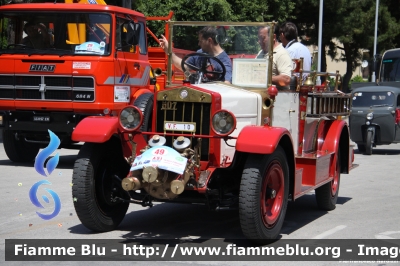 Fiat 507
Vigili del Fuoco
Comando Provinciale di Ancona
Allestimento Bergomi del 1931
Veicolo restaurato non più in servizio
Attualmente di proprietà di un collezionista
VF 10
Qui fotografato all'Asi Transport Show 2013 “In terra d'Abruzzo”
Parole chiave: Fiat 507 VF10