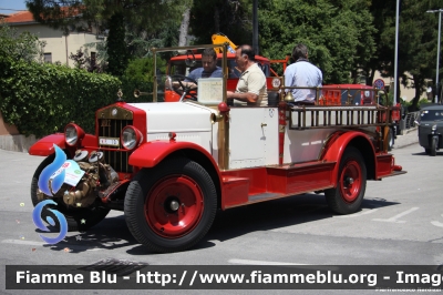 Fiat 507
Vigili del Fuoco
Comando Provinciale di Ancona
Allestimento Bergomi del 1931
Veicolo restaurato non più in servizio
Attualmente di proprietà di un collezionista
VF 10
Qui fotografato all'Asi Transport Show 2013 “In terra d'Abruzzo”
Parole chiave: Fiat 507 VF10