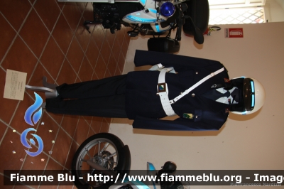 Uniforme da motociclista in uso
Polizia Municipale Vasto (CH)
Uniforme da motociclista attualmente in uso
In esposizione alla mostra per i 110 anni d'istituzione della Polizia Municipale della Città del Vasto (CH) 1902-2012 
