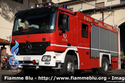 Mercedes-Benz Actros 1832 II serie
Vigili del Fuoco
Comando Provinciale di Firenze
AutoPompaSerbatoio bimodale (strada-rotaia) allestimento Bai
VF 24125
Parole chiave: Mercedes-Benz Actros_1832_IIserie VF24125