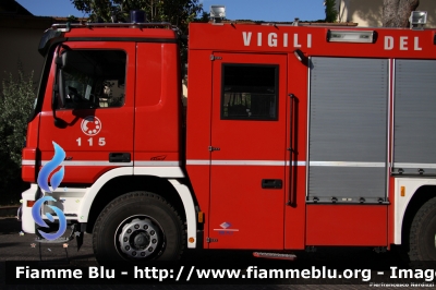 Mercedes-Benz Actros 1832 II serie
Vigili del Fuoco
Comando Provinciale di Firenze
AutoPompaSerbatoio bimodale (strada-rotaia) allestimento Bai
VF 24125
Parole chiave: Mercedes-Benz Actros_1832_IIserie VF24125