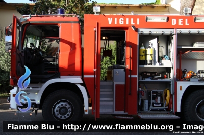 Mercedes-Benz Actros 1832 II serie
Vigili del Fuoco
Comando Provinciale di Firenze
AutoPompaSerbatoio bimodale (strada-rotaia) allestimento Bai
VF 24125
Parole chiave: Mercedes-Benz Actros_1832_IIserie VF24125