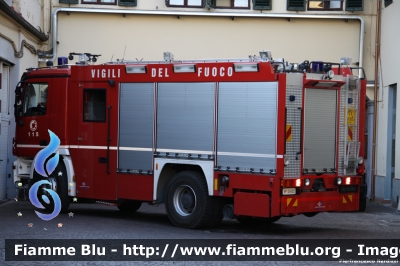 Mercedes-Benz Actros 1832 II serie
Vigili del Fuoco
Comando Provinciale di Firenze
AutoPompaSerbatoio bimodale (strada-rotaia) allestimento Bai
VF 24125
Parole chiave: Mercedes-Benz Actros_1832_IIserie VF24125