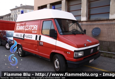 Fiat Ducato I serie
Vigili del Fuoco
Comando Provinciale di Milano
Nucleo Sommozzatori
VF 17489
Parole chiave: Fiat Ducato_Iserie VF17489