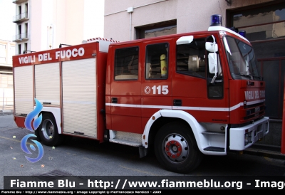 Iveco EuroFire 150E27 I serie
Vigili del Fuoco
Comando Provinciale di Milano
Con livrea modificata
VF 18597
Parole chiave: Iveco EuroFire_150E27_Iserie VF18597