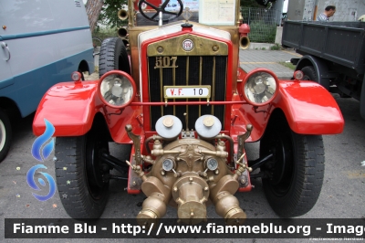 Fiat 507
Vigili del Fuoco
Comando Provinciale di Ancona
Allestimento Bergomi del 1931
Veicolo restaurato non più in servizio
Attualmente di proprietà di un collezionista
VF 10
Qui fotografato all'Asi Transport Show 2013 “In terra d'Abruzzo”
Parole chiave: Fiat 507 VF10