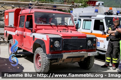 Land-Rover Defender 130
Vigili del Fuoco
Comando Provinciale di Firenze
Nucleo SAF
VF 19268
Parole chiave: Land-Rover Defender_130 VF19268