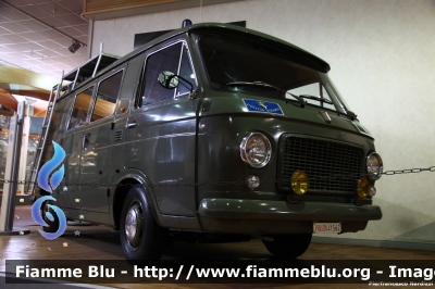 Fiat 238
Polizia di Stato
Polizia Stradale
Esemplare esposto presso il Museo delle auto della Polizia di Stato
POLIZIA 41562
Parole chiave: Fiat 238 POLIZIA41562