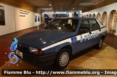 Alfa Romeo 75 II serie
Polizia di Stato
Polizia Stradale
Esemplare esposto presso il Museo delle auto della Polizia di Stato
POLIZIA A8477 
Parole chiave: Alfa-Romeo 75_IIserie POLIZIAA8477