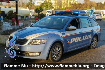 Skoda Octavia Wagon IV serie
Polizia di Stato
Polizia Stradale in servizio sulla rete autostradale di Autostrade per l'Italia
Seconda fornitura con la nuova livrea
Allestite Focaccia
Decorazione Grafica Artlantis
POLIZIA M0417
Parole chiave: Skoda Octavia_Wagon_IVserie POLIZIAM0417