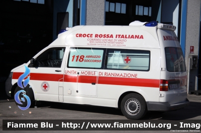 Volkswagen Transporter T5 
Croce Rossa Italiana
Comitato locale di Vasto
Sede Castiglione Messer Marino (CH)
Allestita Bollanti 
fotografato presso l'officina Iveco Luigi Ferrari
CRI 754 AA
Parole chiave: Volkswagen Transporter_T5 Ambulanza CRI754AA 118_Chieti