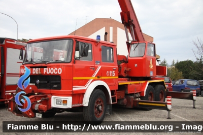 Fiat 300PC 
Vigili del Fuoco
Comando Provinciale di Chieti
Distaccamento di Vasto (CH)
AutoGru da 16 ton allestimento Cristanini
VF 11695 
Santa Barbara 2012 a Vasto
Parole chiave: Fiat 300PC VF11695 Santa_Barbara_2012