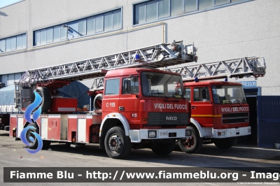 Iveco 190-26 
Vigili del Fuoco
Comando Provinciale di Cosenza
AutoScala allestimento Iveco-Magirus
fotografata presso l'officina Iveco Luigi Ferrari
VF 16774
Parole chiave: Iveco 190-26 VF16774