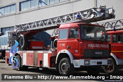 Iveco 190-26 
Vigili del Fuoco
Comando Provinciale di Cosenza
AutoScala allestimento Iveco-Magirus
fotografata presso l'officina Iveco Luigi Ferrari
VF 16774
Parole chiave: Iveco 190-26 VF16774