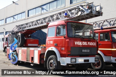 Iveco 190-26 
Vigili del Fuoco
Comando Provinciale di Cosenza
AutoScala allestimento Iveco-Magirus
fotografata presso l'officina Iveco Luigi Ferrari
VF 16774
Parole chiave: Iveco 190-26 VF16774