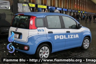 Fiat Nuova Panda II serie
Polizia di Stato
Allestito Nuova Carrozzeria Torinese
Decorazione Grafica Artlantis
POLIZIA H9806
Parole chiave: Fiat Nuova_Panda_IIserie POLIZIAH9806