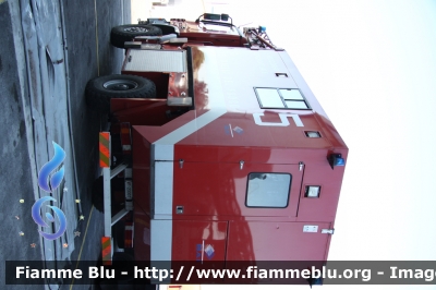 Mercedes-Benz Actros 1844 4x4 II serie
Vigili del Fuoco
Comando Provinciale di Firenze
Distaccamento Aeroportuale
Automezzo Soccorso Aeroportuale allestimento Bai
Fotografato presso l'officina Iveco Luigi Ferrari
VF 23307
Parole chiave: Mercedes-Benz Actros_1844_4x4_IIserie VF23307