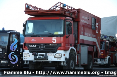 Mercedes-Benz Actros 1844 4x4 II serie
Vigili del Fuoco
Comando Provinciale di Firenze
Distaccamento Aeroportuale
Automezzo Soccorso Aeroportuale allestimento Bai
Fotografato presso l'officina Iveco Luigi Ferrari
VF 23307
Parole chiave: Mercedes-Benz Actros_1844_4x4_IIserie VF23307