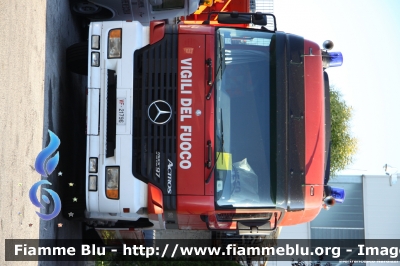 Mercedes-Benz Actros 1843 I serie 
Vigili del Fuoco
Comando Provinciale di Pesaro-Urbino
Fotografato presso l'officina Iveco Luigi Ferrari
VF 21796
Parole chiave: Mercedes-Benz Actros_1843_Iserie VF21796