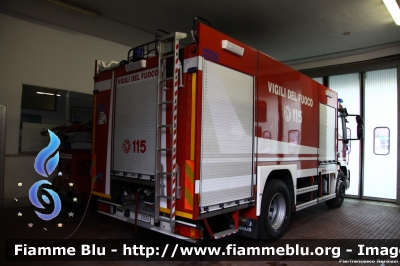 Iveco EuroCargo 180E30 III serie
Vigili del Fuoco
Comando Provinciale di Roma
Distaccamento Cittadino di Roma Eur
AutoBottePompa allestimento Iveco-Magirus
VF 25836
Parole chiave: Iveco EuroCargo_180E30_IIIserie VF25836