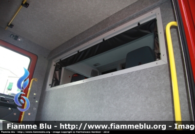 Volvo FL 280 III serie
Vigili del Fuoco
Comando Provinciale di Pisa
AutoPompaSerbatoio
Allestimento BAI
VF 25639
Parete divisoria 
cabina di guida
Parole chiave: Volvo Fl_280_IIIserie VF25639