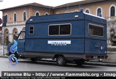 Fiat Ducato I serie
Polizia di Stato
Stazione Mobile
POLIZIA 76759
Parole chiave: Fiat Ducato_Iserie Polizia76759