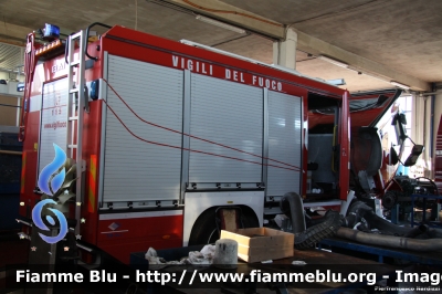 Volvo FL 290 III serie 
Vigili del Fuoco
Comando Provinciale di Pescara
AutoPompaSerbatoio allestimento Bai
In riparazione
VF 26566
Parole chiave: Volvo FL_290_IIIserie VF26566