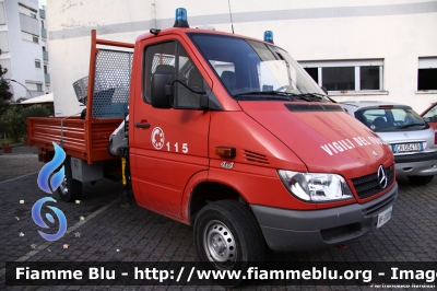 Mercedes-Benz Sprinter 4x4 II serie
Vigili del Fuoco
Comando Provinciale di Roma
VF 23238
Parole chiave: Mercedes-Benz Sprinter_4x4_IIserie VF23238