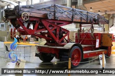 Autoscala Magirus Bergomi 
Vigili del Fuoco
Comando di Genova
VF 1260
In esposizione al GIS 2013
Parole chiave: Autoscala Magirus Bergomi