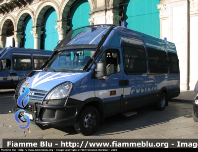 Iveco Daily IV serie
Polizia di Stato
Reparto Mobile
POLIZIA F7882
Parole chiave: Iveco Daily_IVserie PoliziaF7882