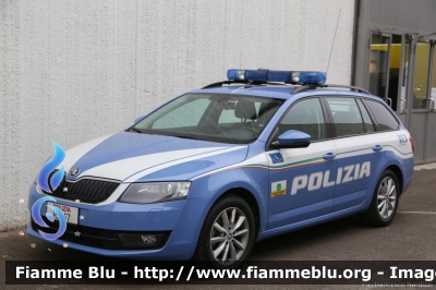 Skoda Octavia Wagon 4x4 IV serie
Polizia di Stato
Polizia Stradale in servizio sulla A22 "Modena-Brennero"
Allestita Bertazzoni
Decorazione Grafica Artlantis
Nuova Livrea
POLIZIA H9657
Parole chiave: Skoda Octavia_Wagon_4x4_IVserie POLIZIAH9657